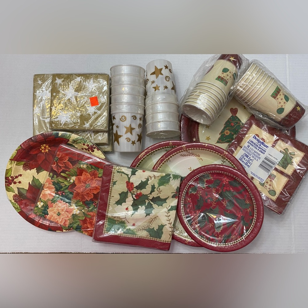 174 pieces CHRISTMAS bundle party plates, napkins, cups